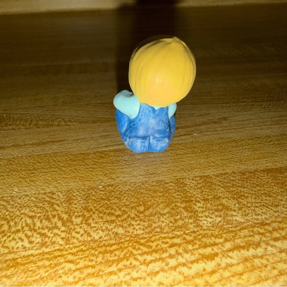 Vintage 1983 country cousins sitting boy figure knick knack trinket